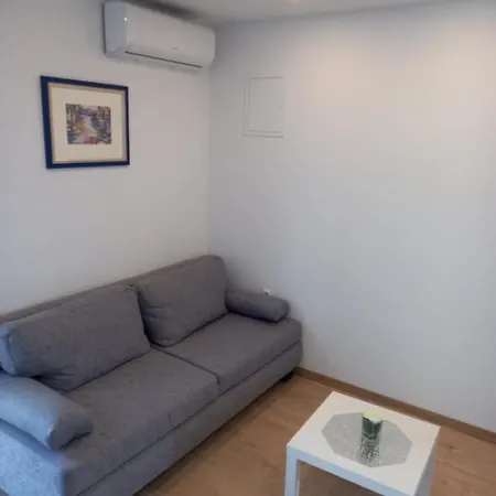 By The Mall Apartman